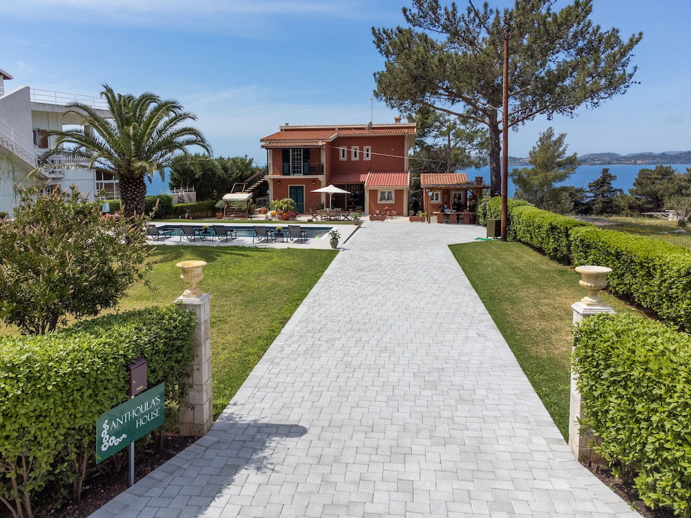 Hotel Anthoula's House