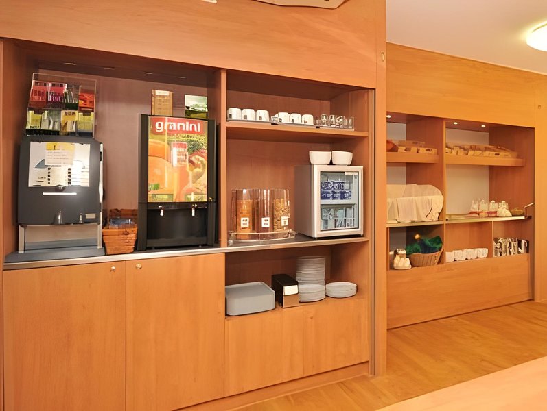 Hotel B&B Hotel Frankfurt-Hahn Airport