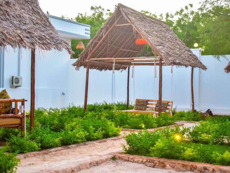 Hotel Uhuru House And Restaurant