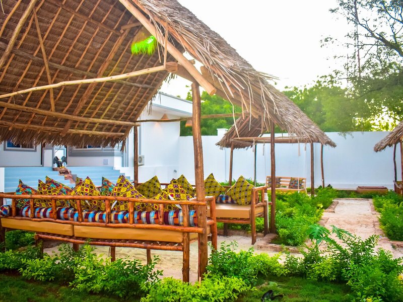 Uhuru House And Restaurant