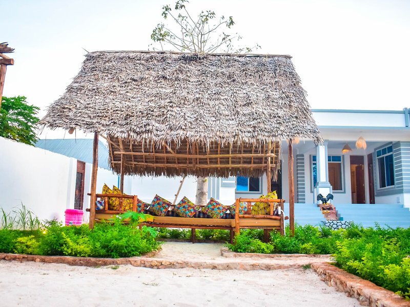 Uhuru House And Restaurant