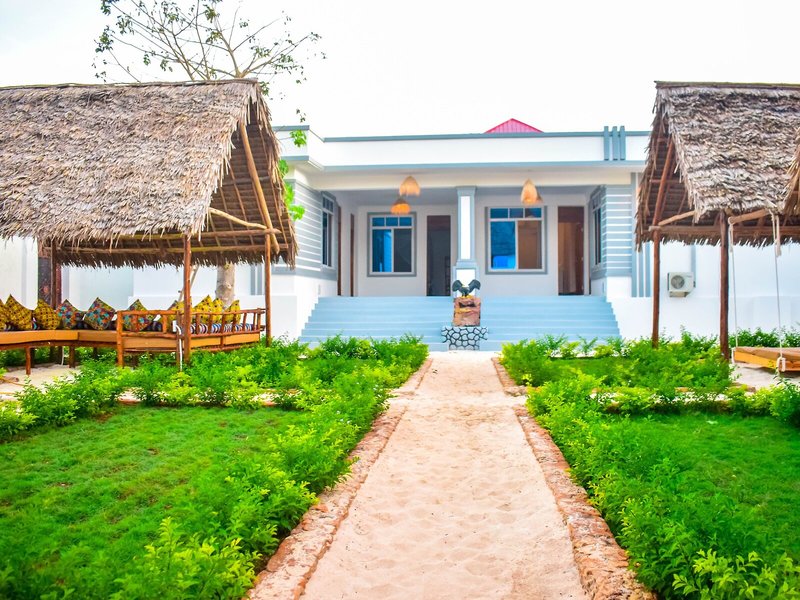 Uhuru House And Restaurant