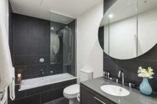 Hotel Oaks Wrap On Southbank