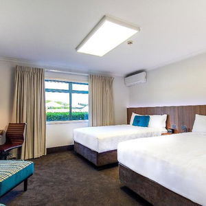 Hotel Jet Park Hotel Hamilton Airport cazare Hamilton