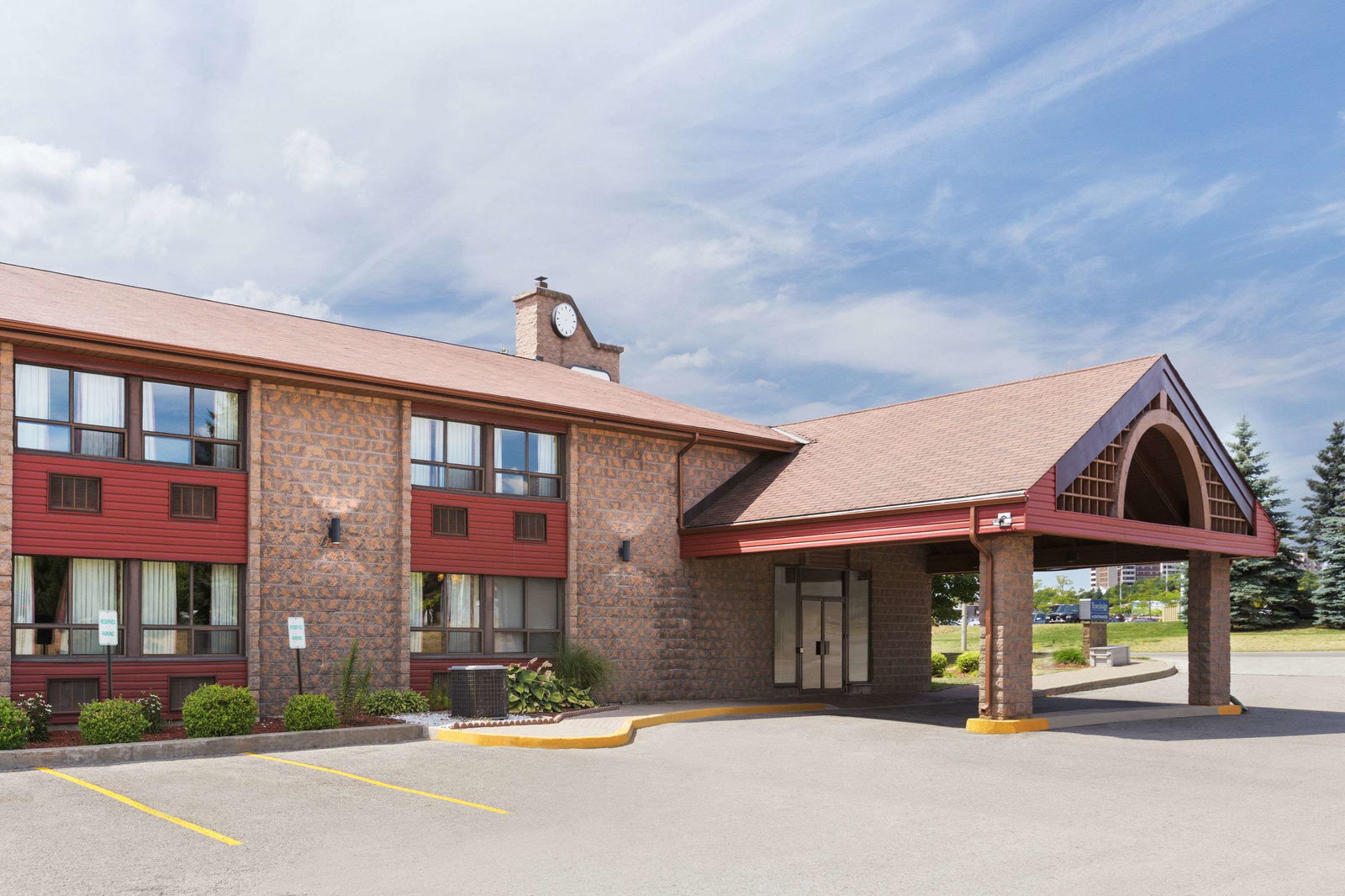 Hotel Travelodge By Wyndham Barrie On Bayfield