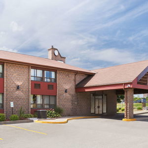Hotel Travelodge By Wyndham Barrie On Bayfield cazare Barrie