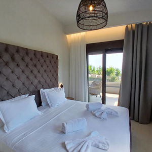 Hotel Helios Blue Villas cazare Kryopigi