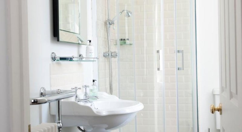 Hotel The Bridge House