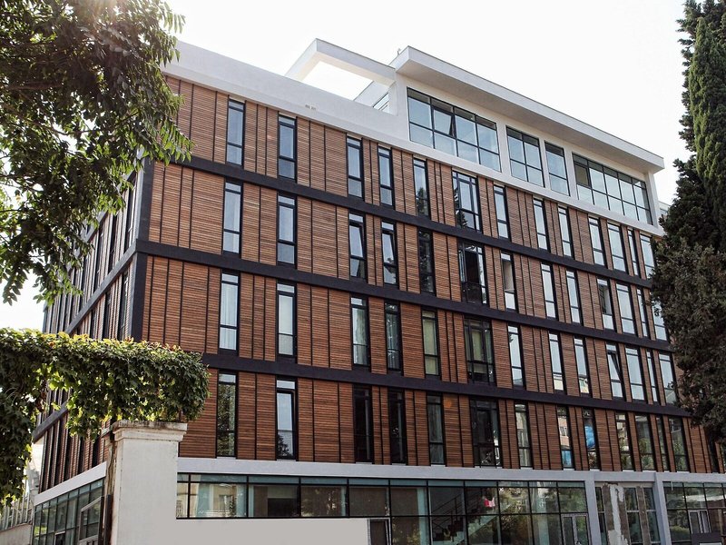 L.m Club Hotel
