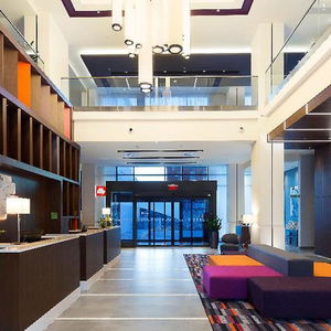 Hotel Holiday Inn & Suites Montréal Centre-Ville Ouest cazare Montreal