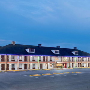 Hotel Baymont By Wyndham Commerce Ga Near Tanger Outlets Mall cazare Commerce