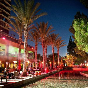 Hotel Pacific Palms Resort cazare Industry