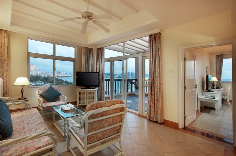Hotel Golden Phoenix Seaview Hotel