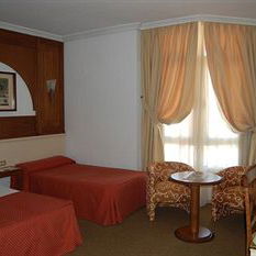 Hotel Pasarela cazare Sevilla