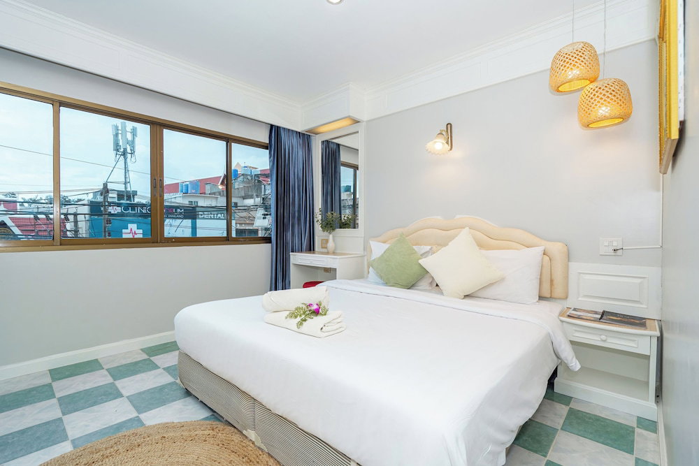Patong Social Hotel & Restaurant