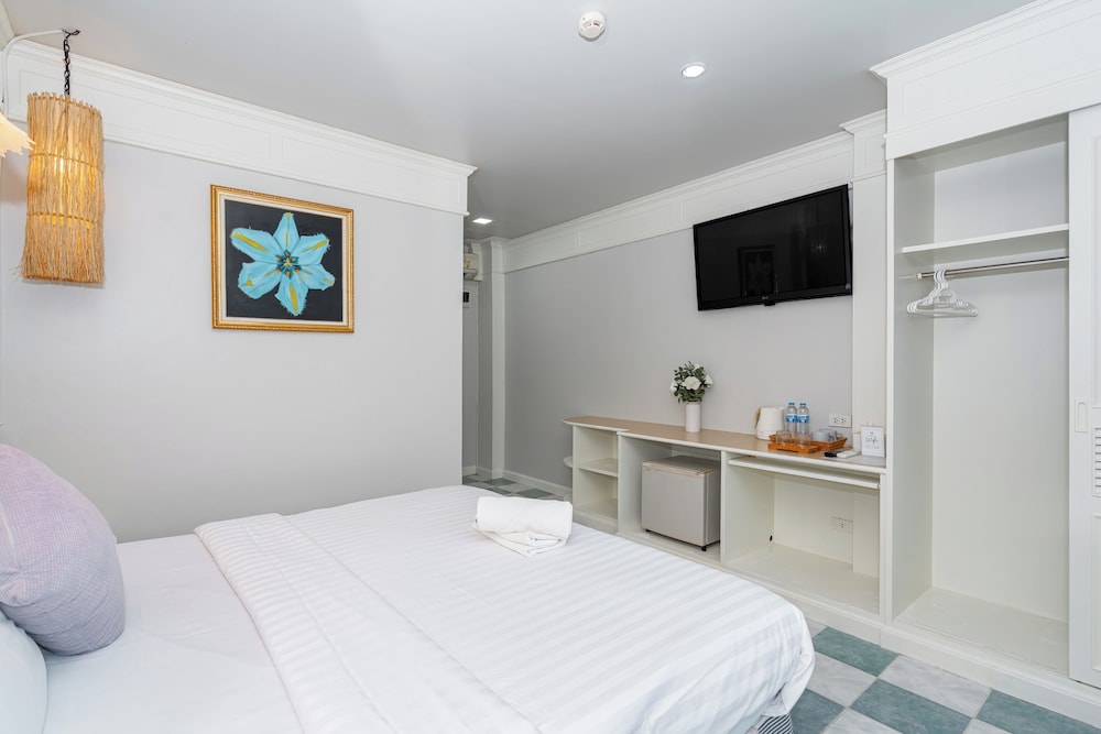 Patong Social Hotel & Restaurant