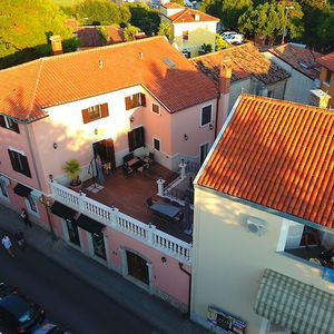 Hotel Villa Hasi cazare Porec