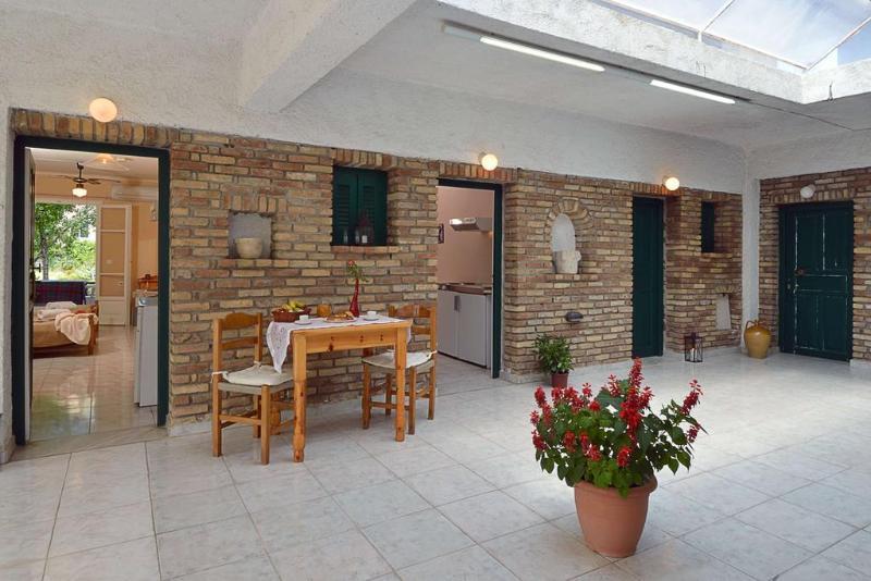 Hotel Damaskis Studios