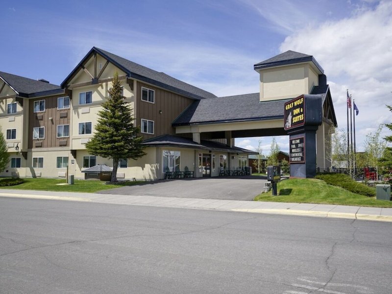 Hotel Gray Wolf Inn & Suites