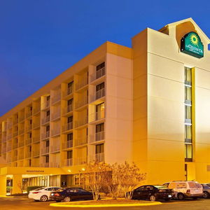 Hotel La Quinta Inn & Suites By Wyndham Nashville Airport/Opryland cazare Nashville