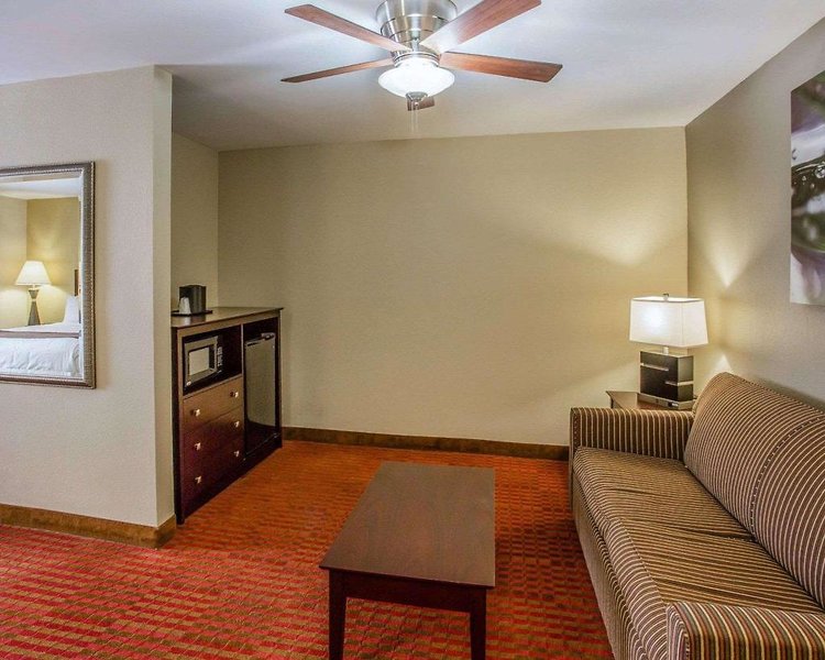 Hotel Quality Suites Nashville Airport