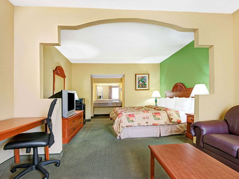 Hotel Super 8 By Wyndham Nashville Near Downtown / I-40