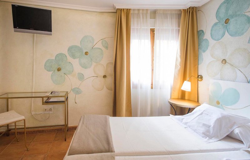 Hotel Yit Puerta Bisagra