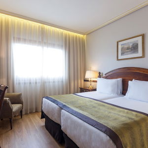 Hotel Exe Reina Isabel cazare Avila