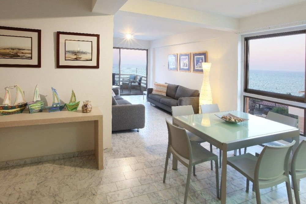 dal travel Mackenzie Seafront Suite