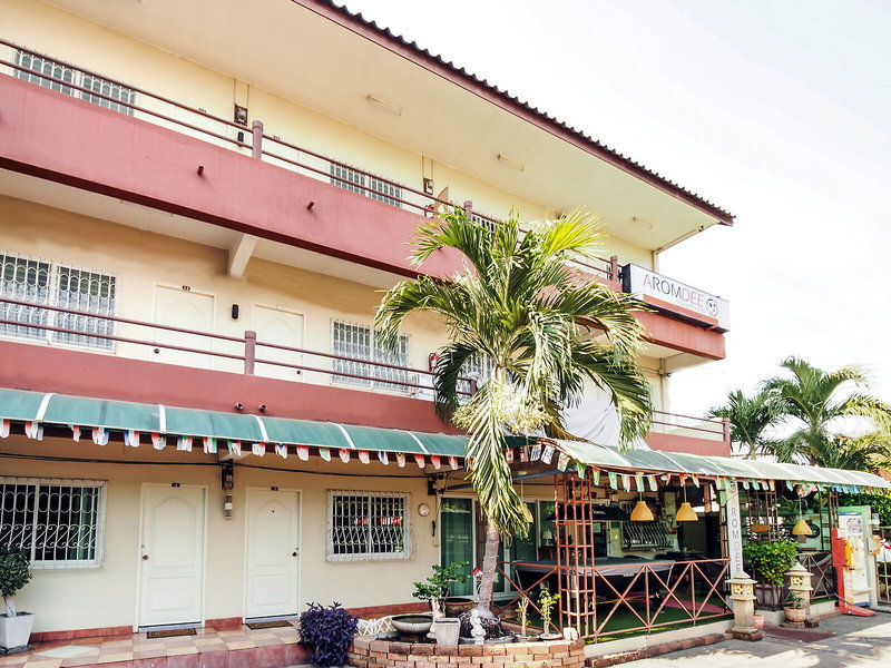 Aromdee Apartment