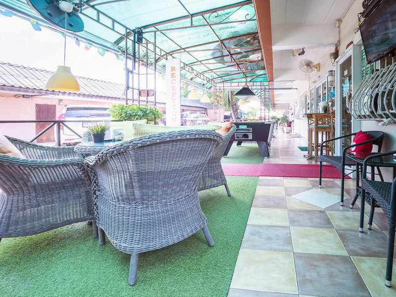 Aromdee Apartment