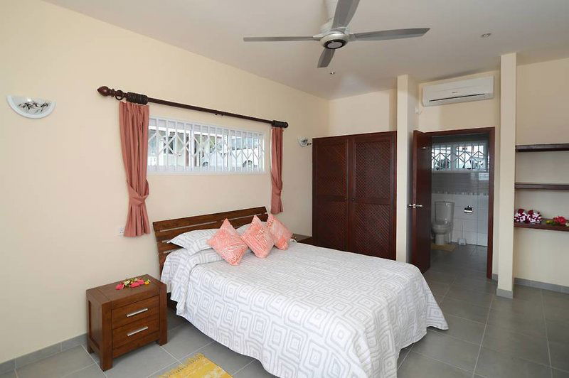 Hotel Surfers Beach Self Catering Chalets