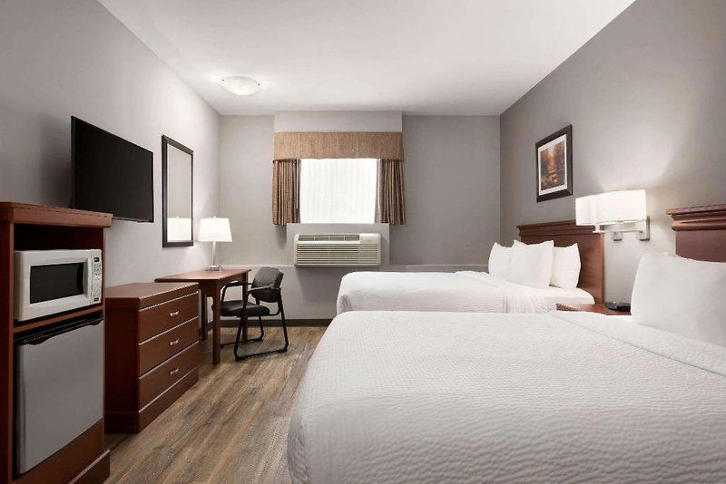Hotel Premier Inn & Suites - Downtown Hamilton