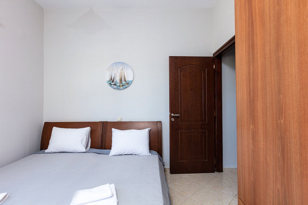 Helena's Aparthotel