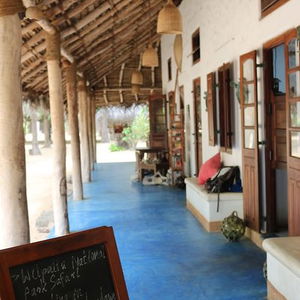 Hotel Dolphin Beach cazare Sri Lanka