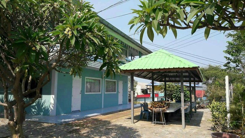 Hotel Koh Sichang Rimtalay Resort