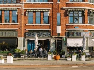 Hotel Rose Hotel, Sonder