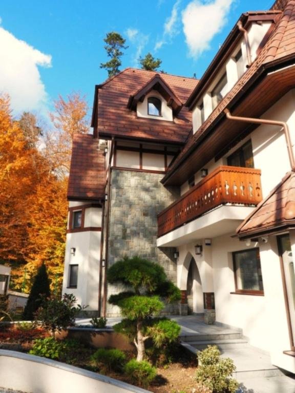 Ruelle Chateau Boutique