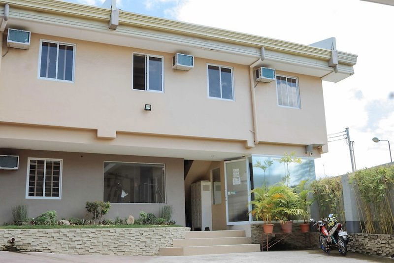 Hotel Reddoorz @ Grand Apartelle Hernan Cortes Cebu