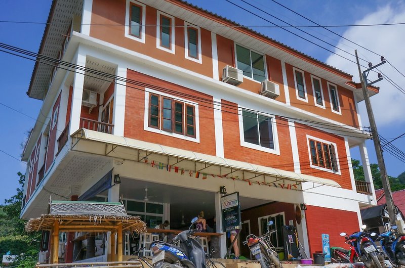 Hotel Summer Guesthouse & Hostel