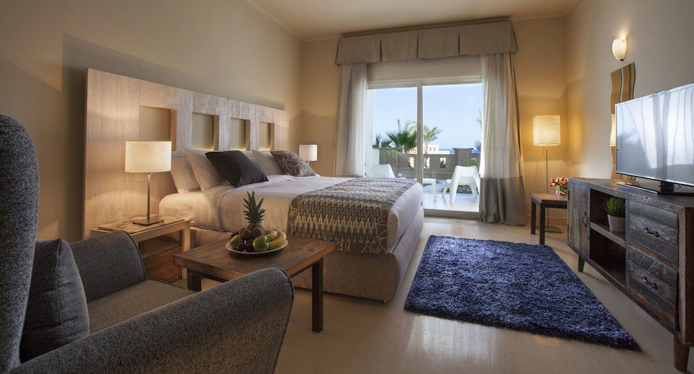 Azzurra Sahl Hasheesh