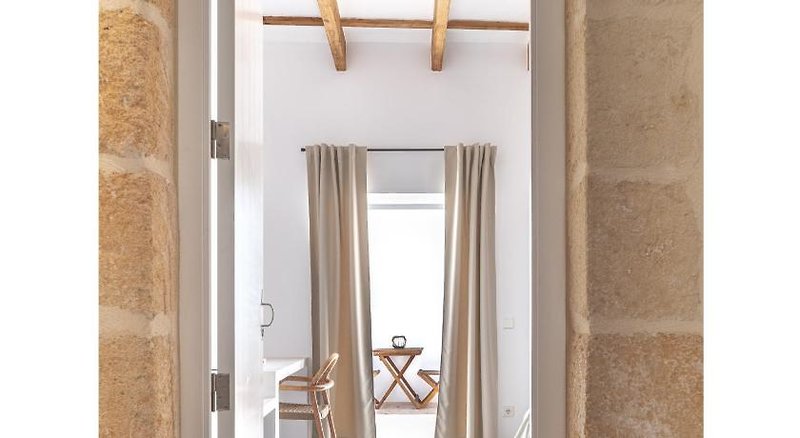Hotel S'enclova Petit Hotel