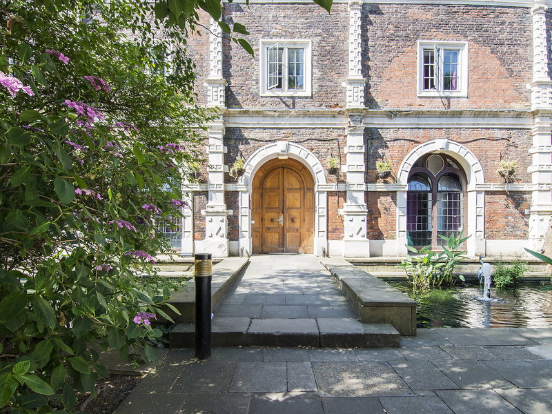 Safestay London Kensington Holland Park