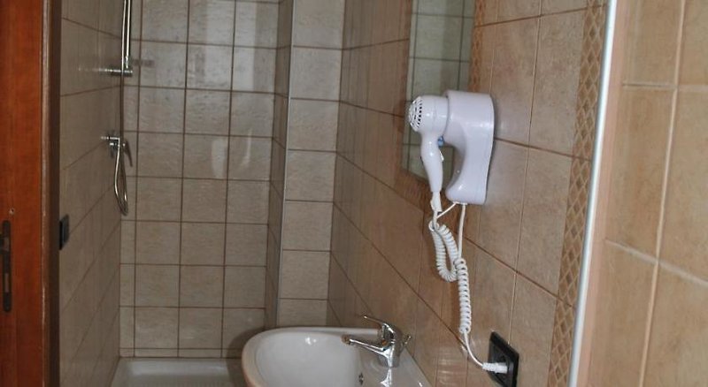 Hotel Raxul Room