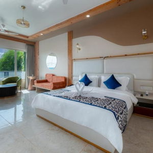 Hotel Grand Continent Morjim cazare Morjim