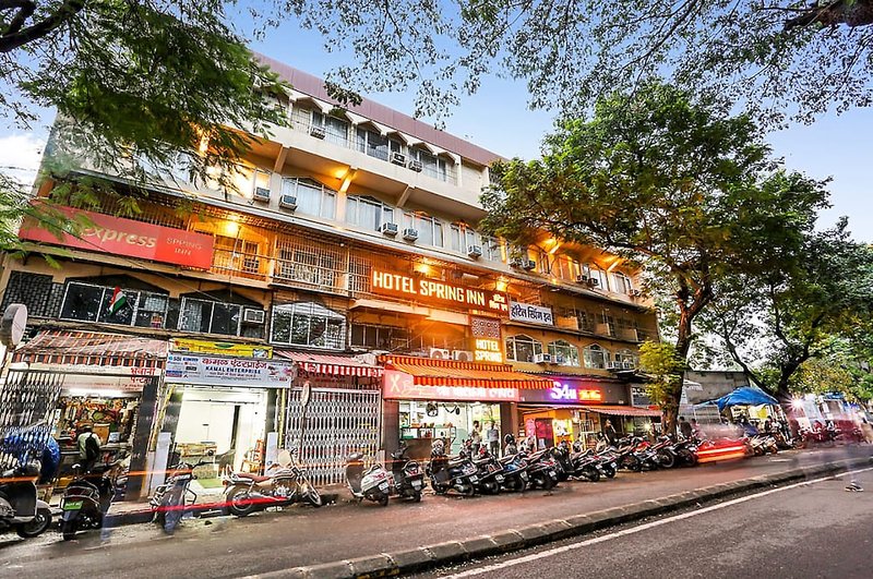 Hotel Fabexpress Spring Inn