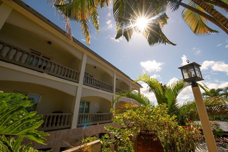 Hotel Lazy Parrot Inn