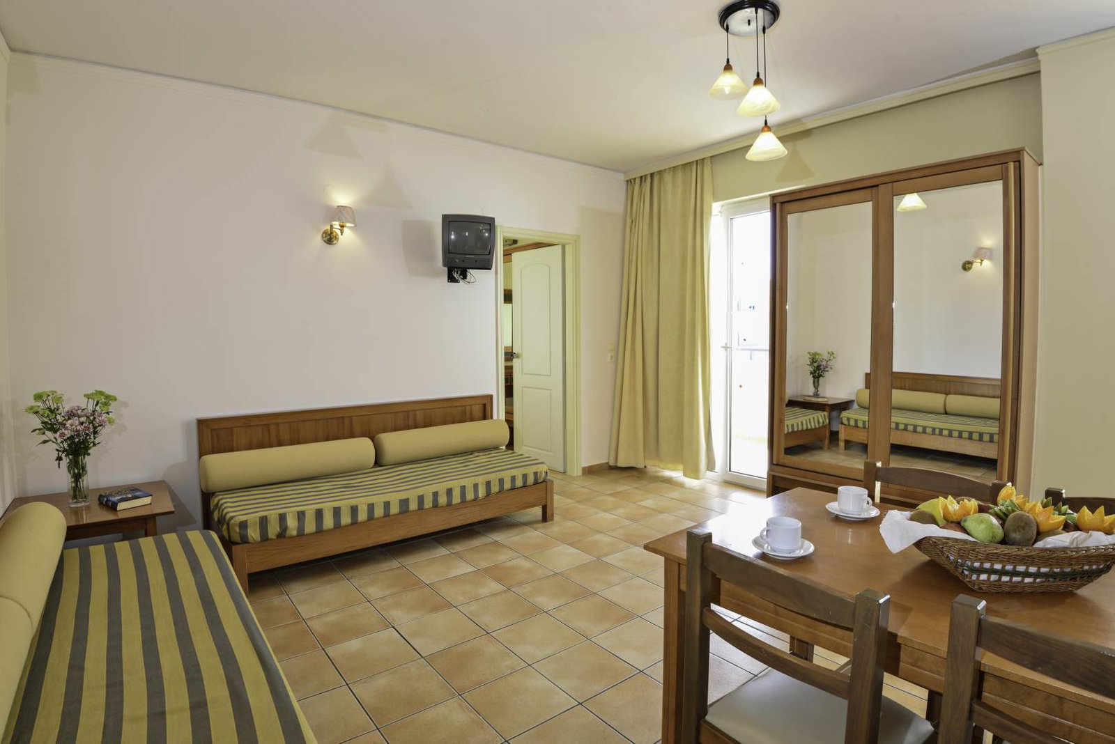 Hotel Lefkoniko Bay