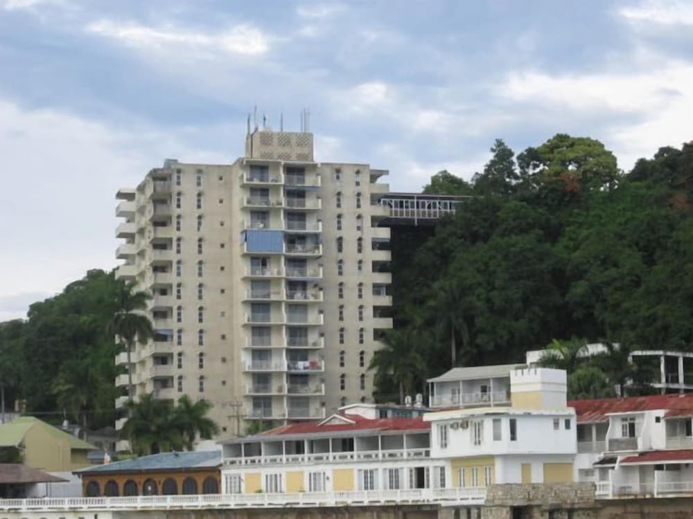 Hotel Sky View Beach Studio - Montego Bay Club