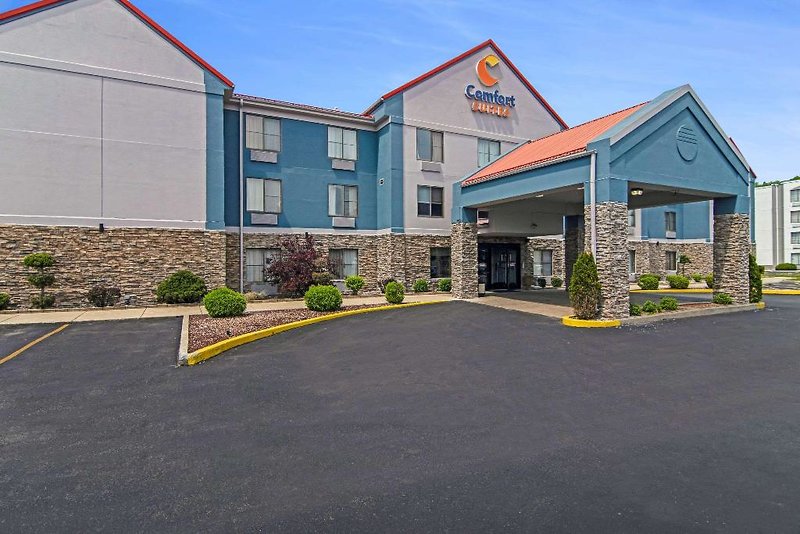 Hotel Comfort Suites Near I-80 And I-94